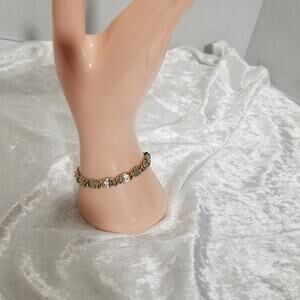 Vintage Sarah Coventry 8" link bracelet 1.1978 goldish silve